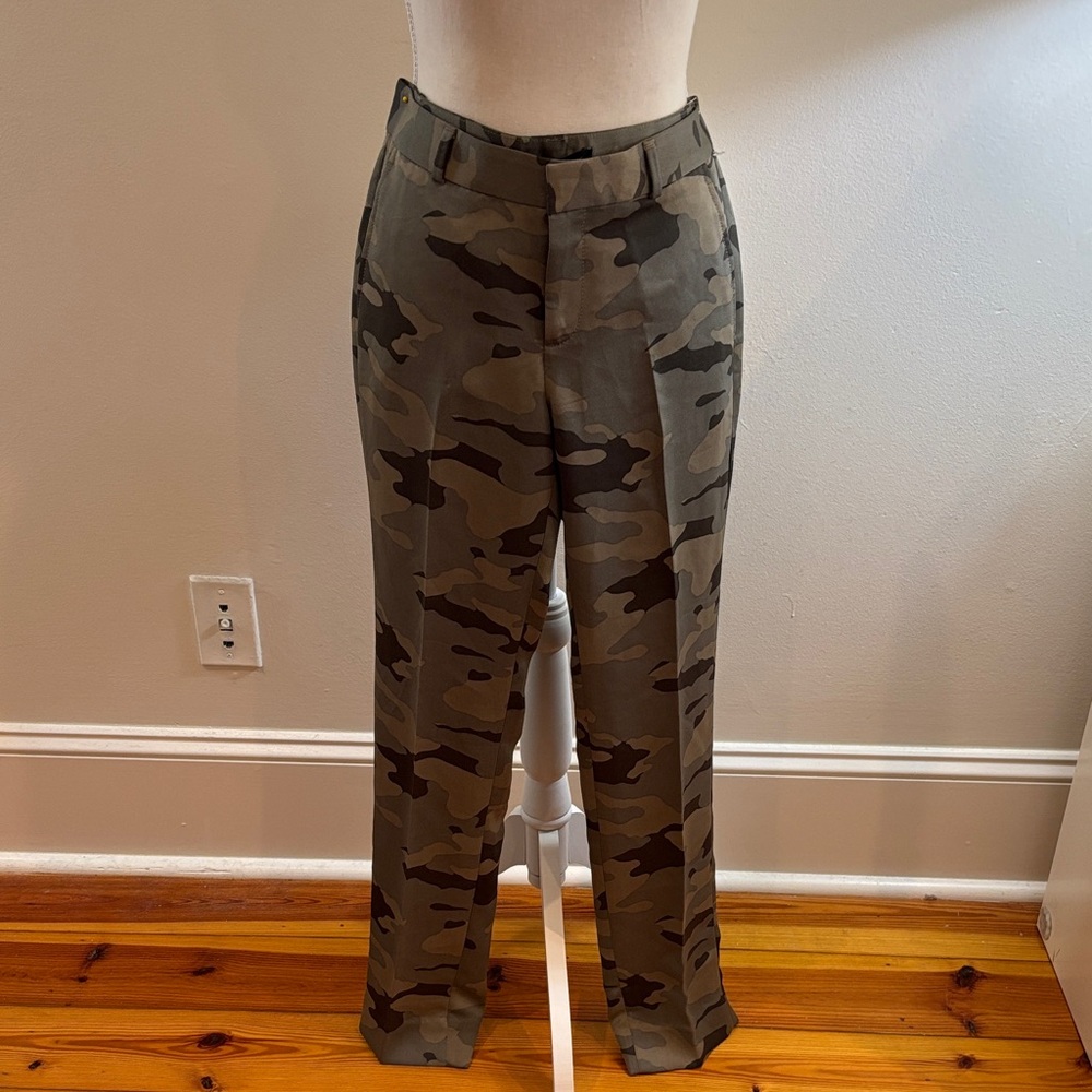 Women’s Banana Republuc Ryan Flat front satin Camouflage dress Pants